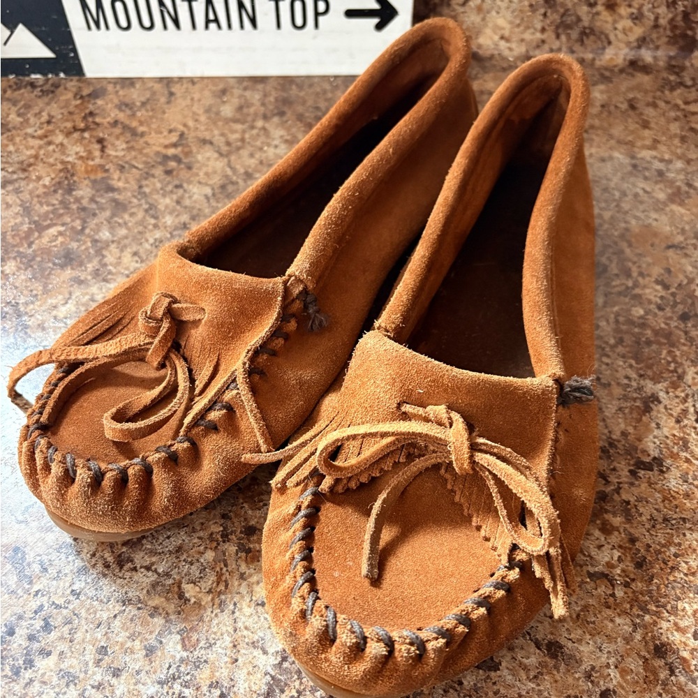 Minnetonka Brown Suede Moccasins Fringe Bow Slip-On Shoes Women’s Size 9